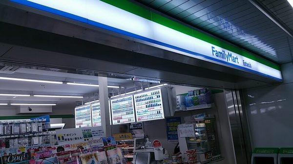 2017名鉄名古屋1番線ファミマ.JPG