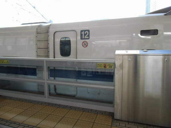 JR西日本新幹線11号12号車の幌.jpg